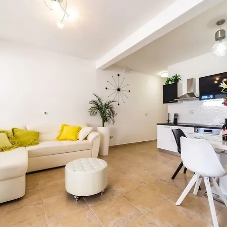 Apartment Ln New Split